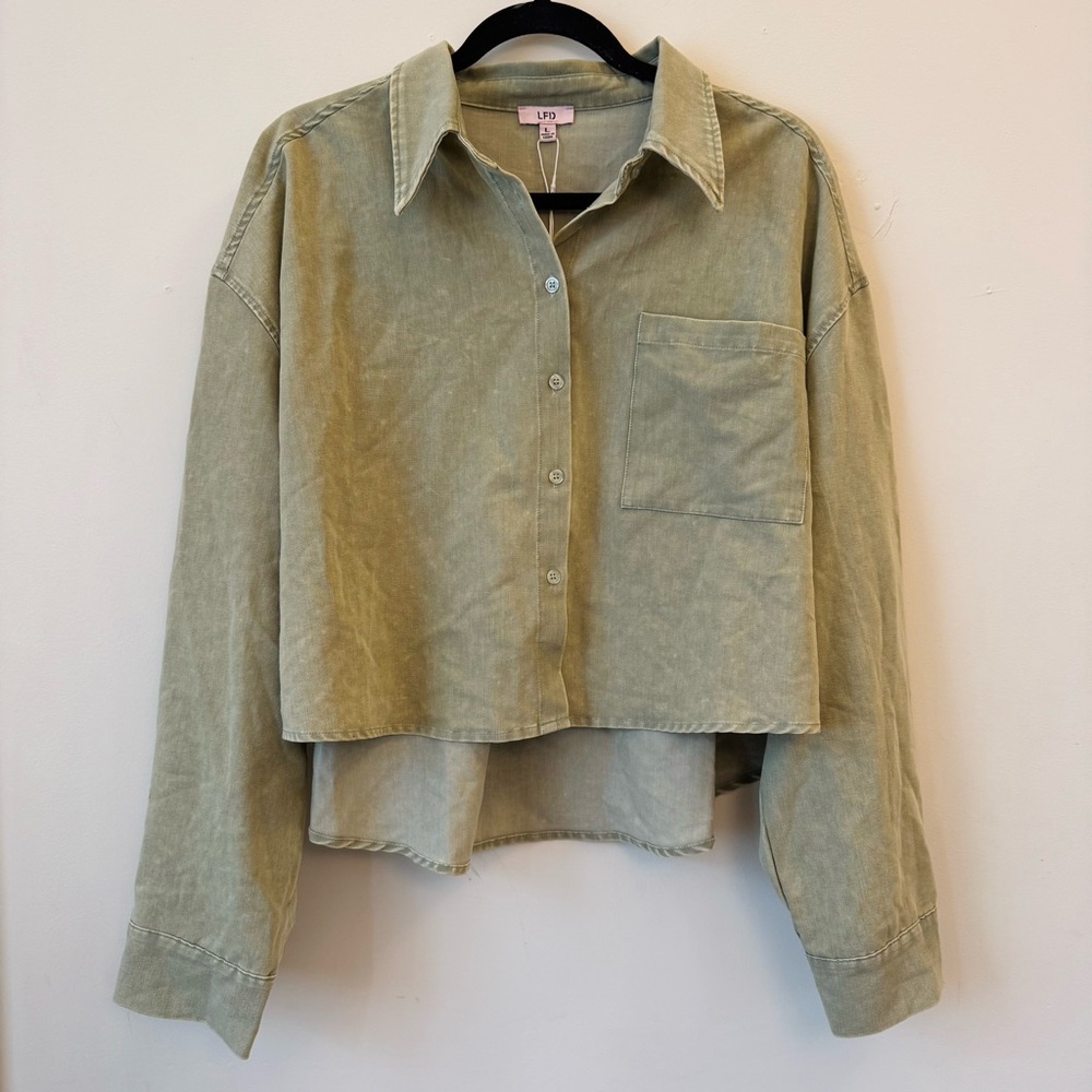 NWT Cropped Green Button Down Blouse